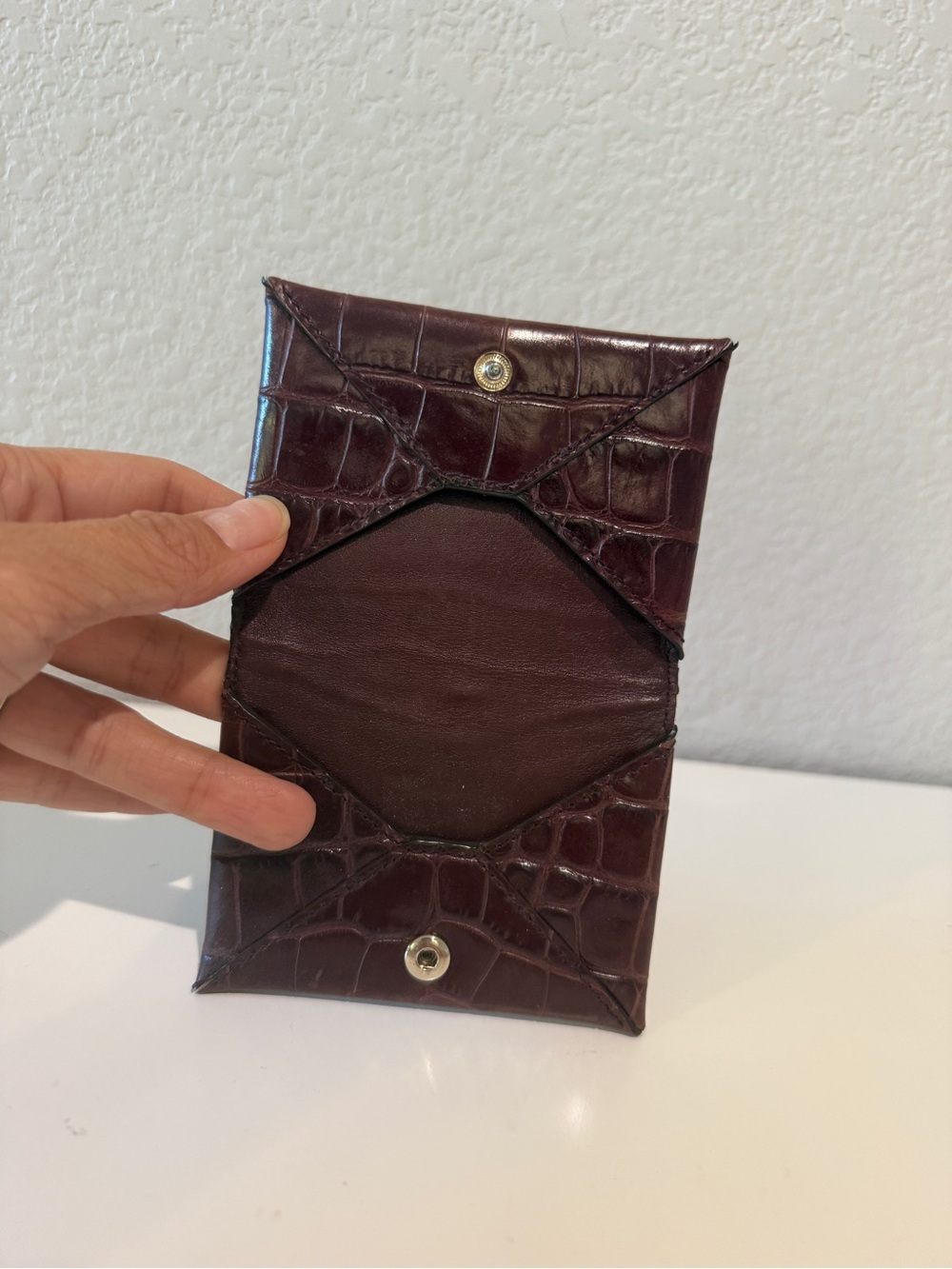 Tory Burch burgundy Croc-Embossed Leather Wallet with Gold Logo - Picture 3 of 5